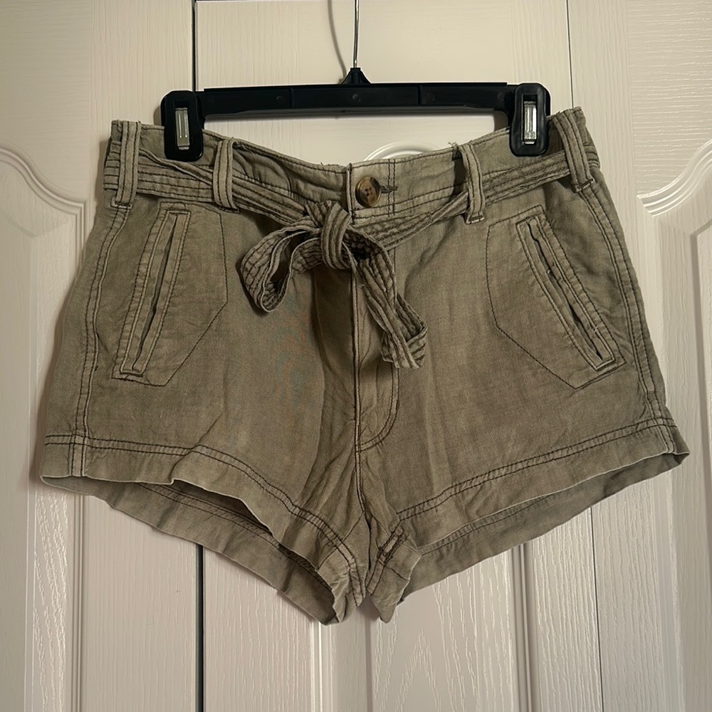 American Eagle Women's Distressed Shorts size 6
